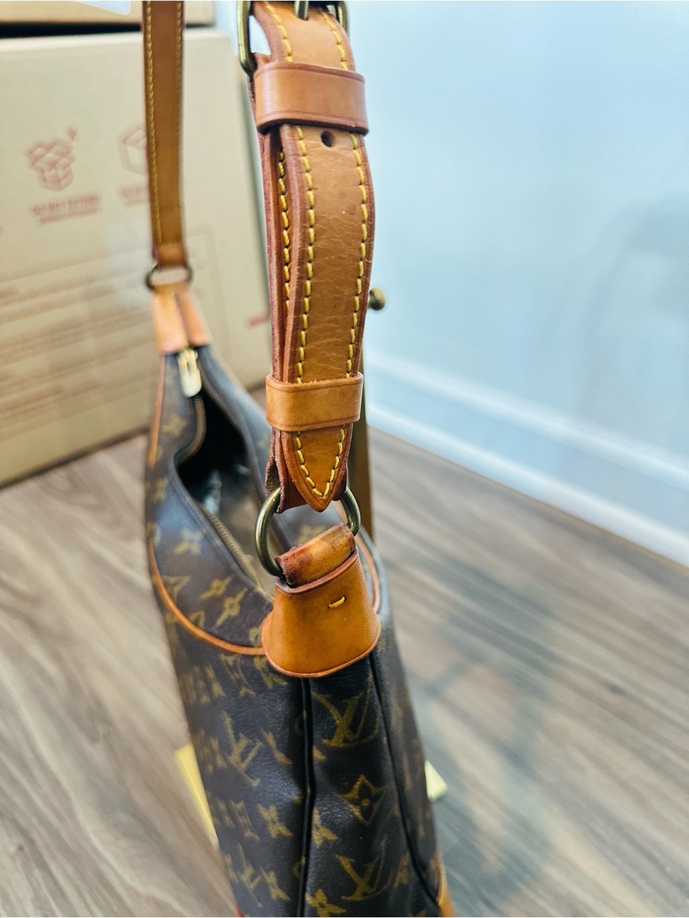 LOUIS VUITTON LV Monogram Bolougne Shoulder bag with dust bag and COA - Picture 4 of 17